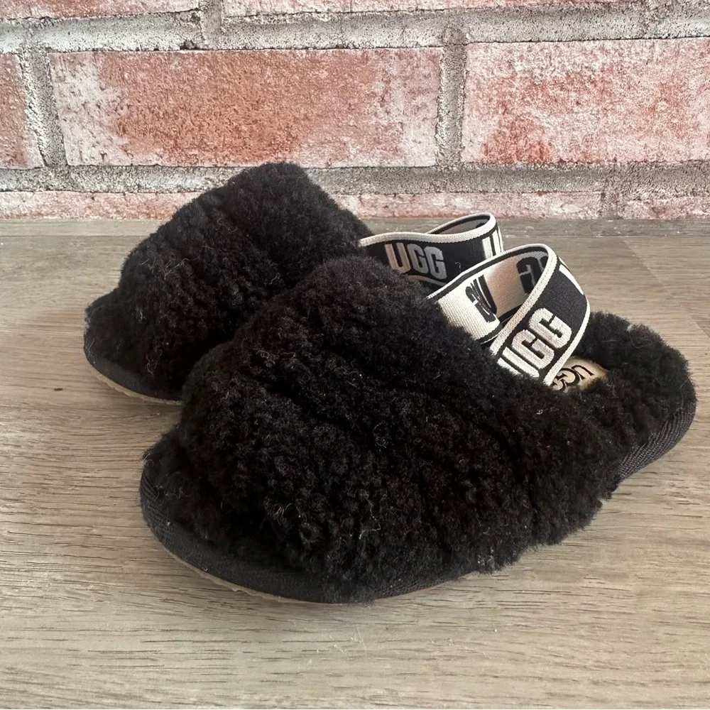 UGG Fluff Yeah Black Slipper Furry Kids 9 Slip On Sandal Logo Back Slide